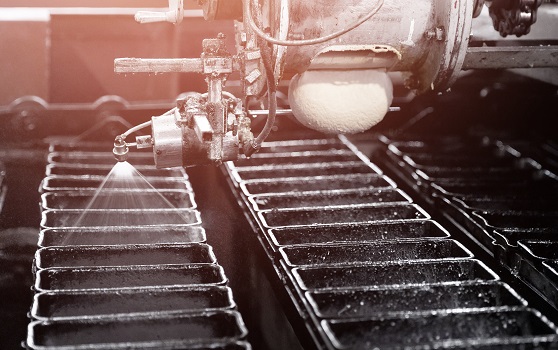 食品生產(chǎn)中托盤底面噴油